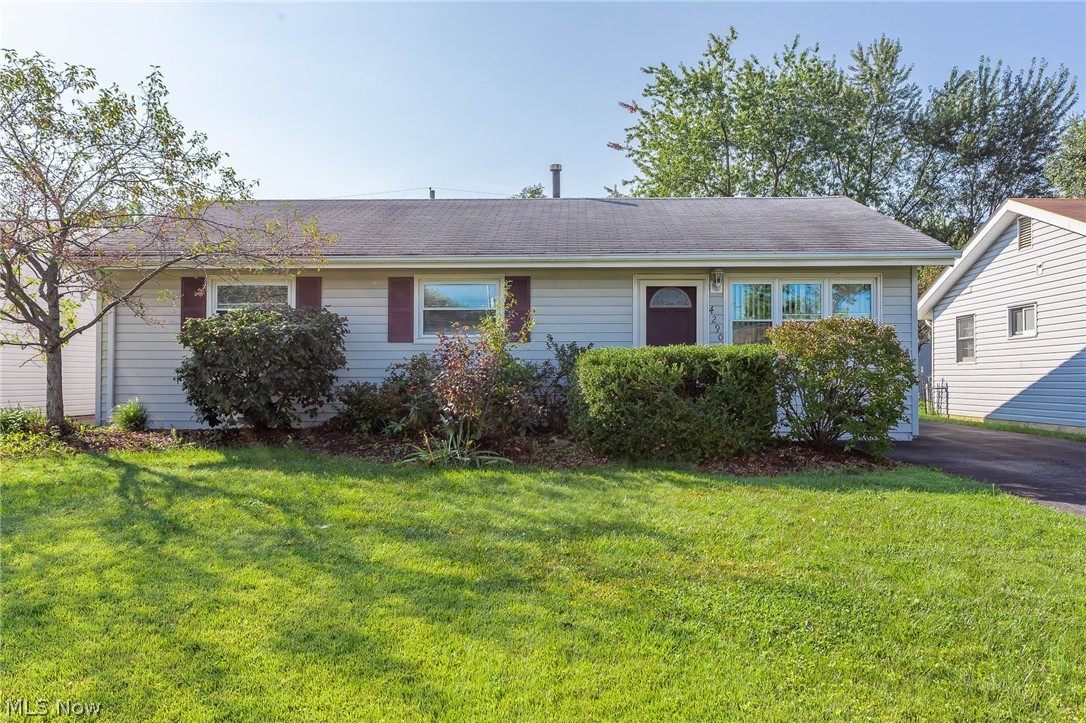 4290 Knickerbocker Road Sheffield Lake, OH 44054 - Photo 2 of 31 Gallery Image 2