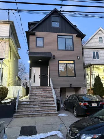 $3,200 | 23 East 44th Street, Unit 2, Bayonne, NJ 07002