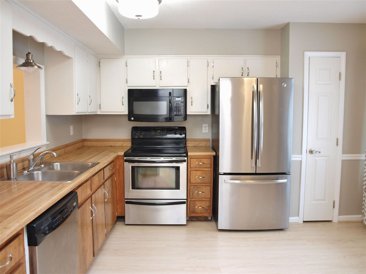 1533 Edgeside Court Raleigh, NC 27609 - Photo 3 of 22 Photo 3