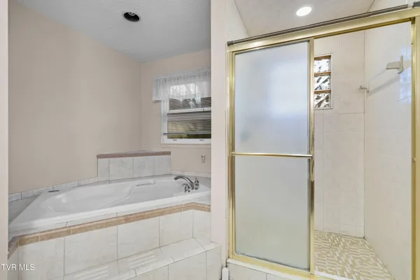 $429,900 | 1401 Brookfield Drive, Morristown, TN 37814