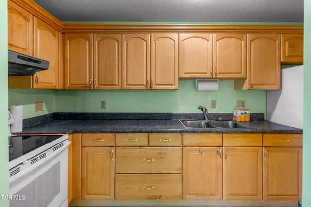 $469,900 | 1401 Brookfield Drive, Morristown, TN 37814