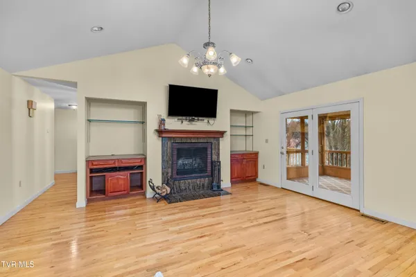 $429,900 | 1401 Brookfield Drive, Morristown, TN 37814