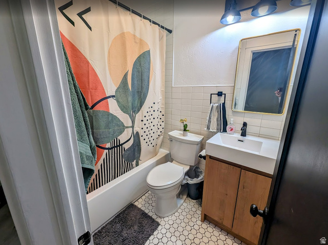 269 East 200 North Springville, UT 84663 - Photo 16 of 57 Main level full bathroom