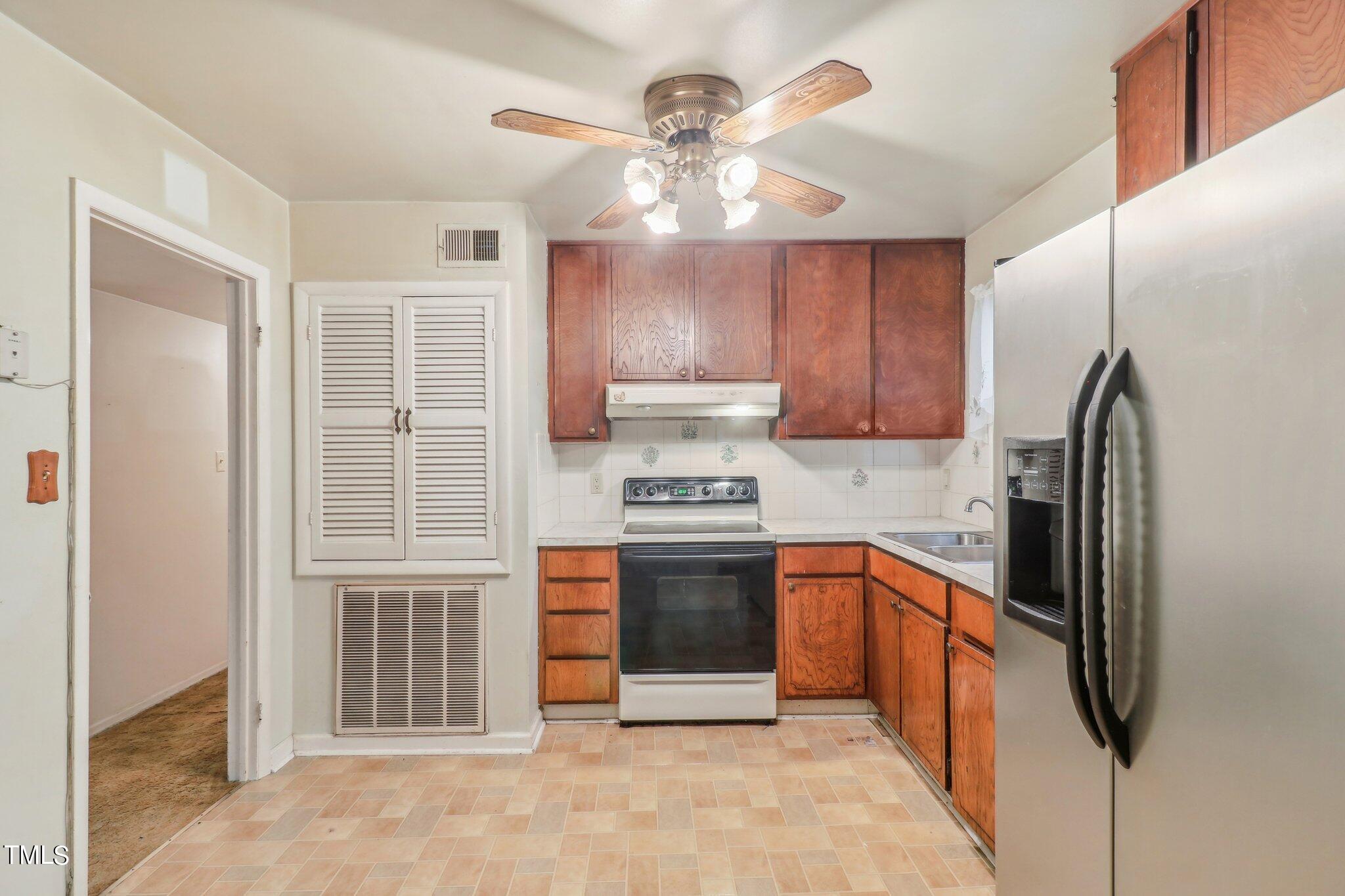 916 Chatham Lane Raleigh, NC 27610 - Photo 10 of 23 Chatham Ln-012
