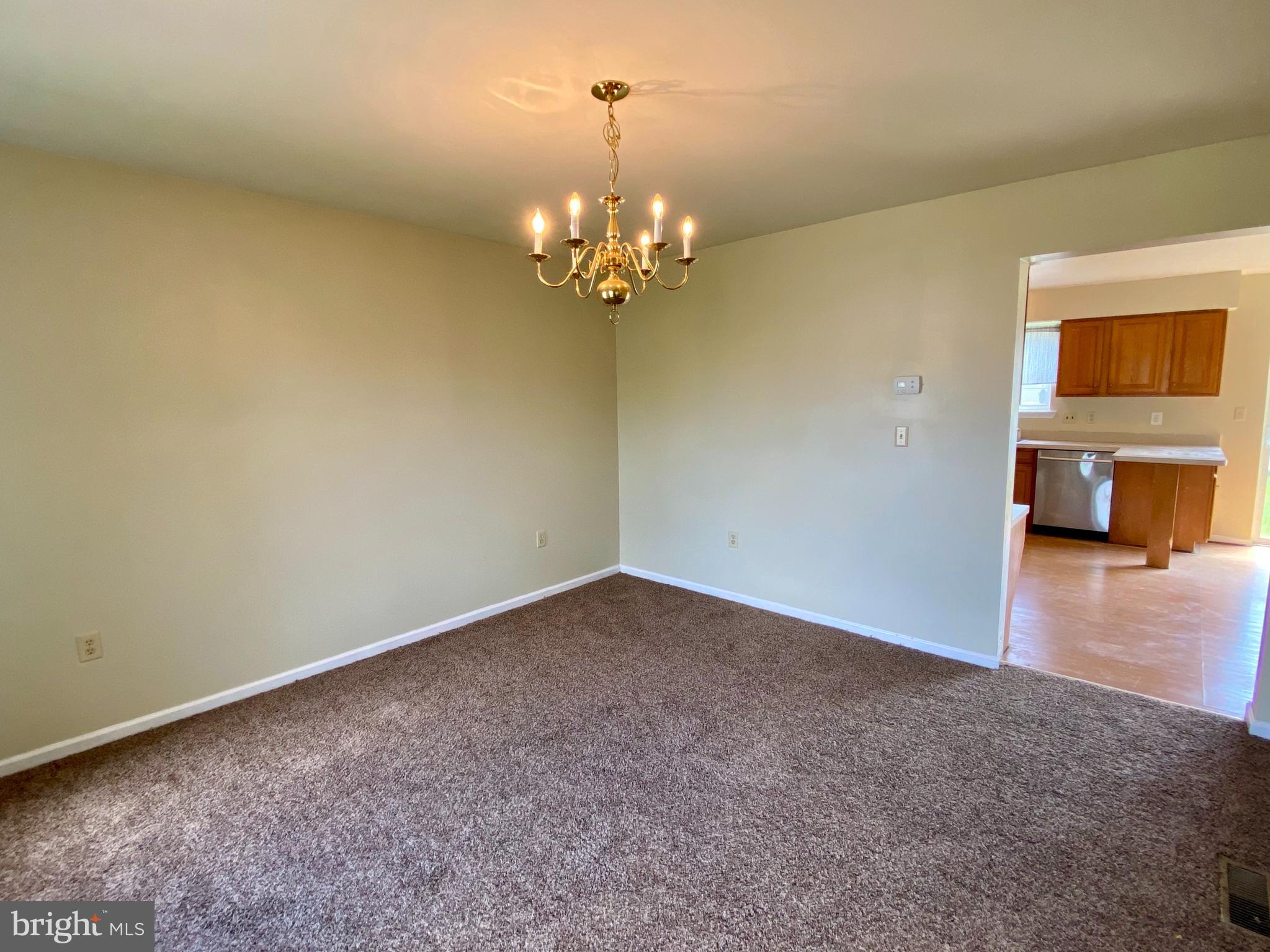 113 Harmony Cir Road Sicklerville, NJ 08081 - Photo 3 of 12 Gallery Image 3