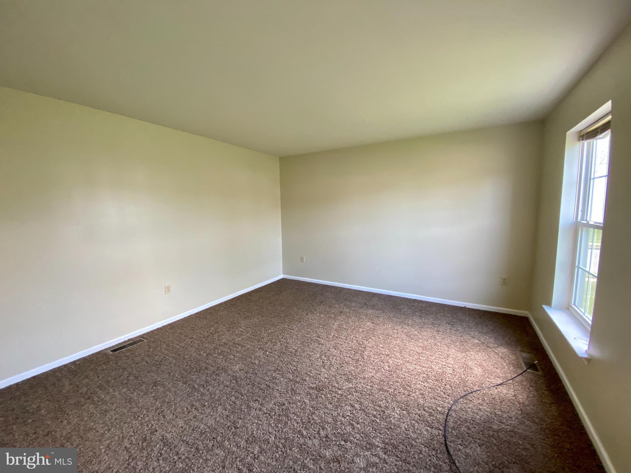 113 Harmony Cir Road Sicklerville, NJ 08081 - Photo 4 of 12 Gallery Image 4