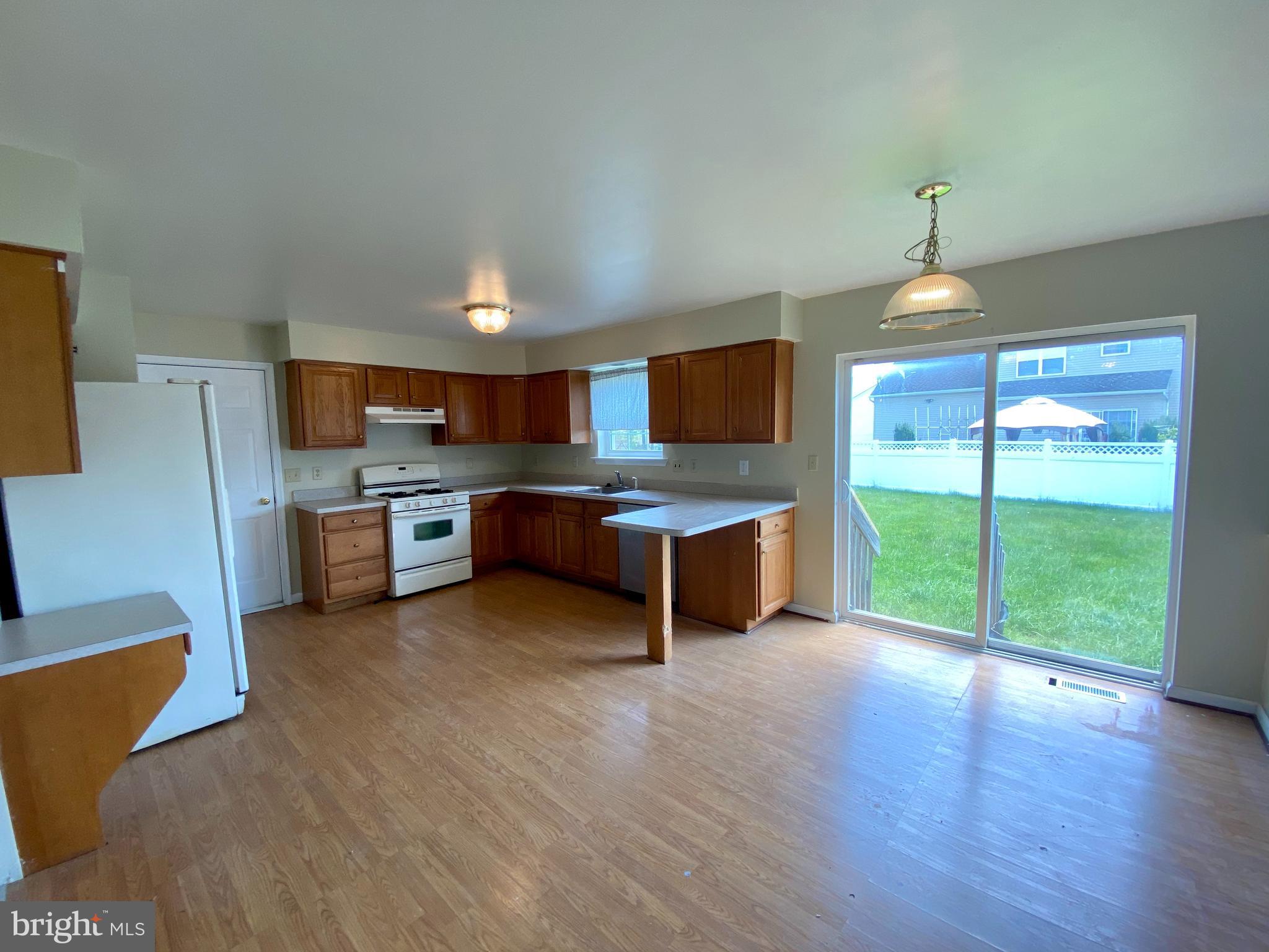 113 Harmony Cir Road Sicklerville, NJ 08081 - Photo 5 of 12 Gallery Image 5