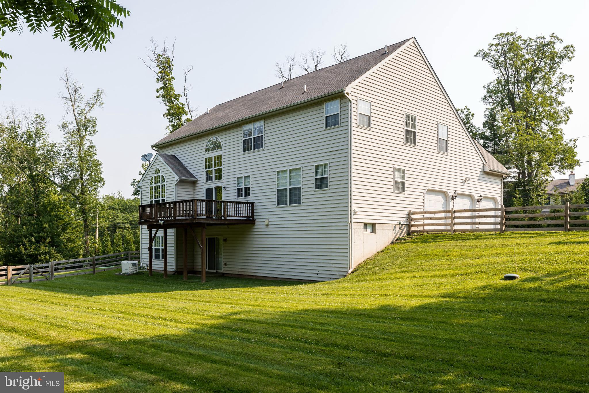 3040 Stump Hall Road Collegeville, PA 19426 - Photo 4 of 45 Large yard