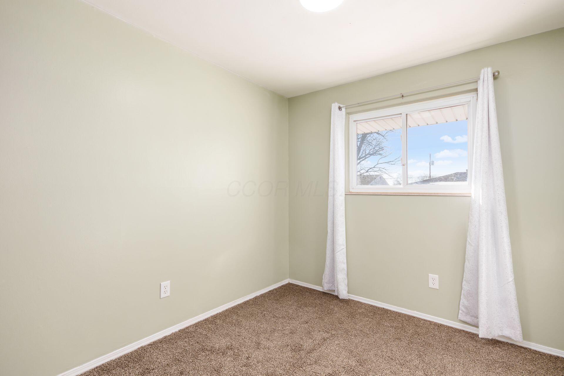 884 Bruckner Road Columbus, OH 43207 - Photo 17 of 29 Bedroom 1