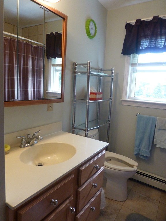 29 Hunnewell Road Worcester, MA 01606 - Photo 8 of 17 Gallery Image 8