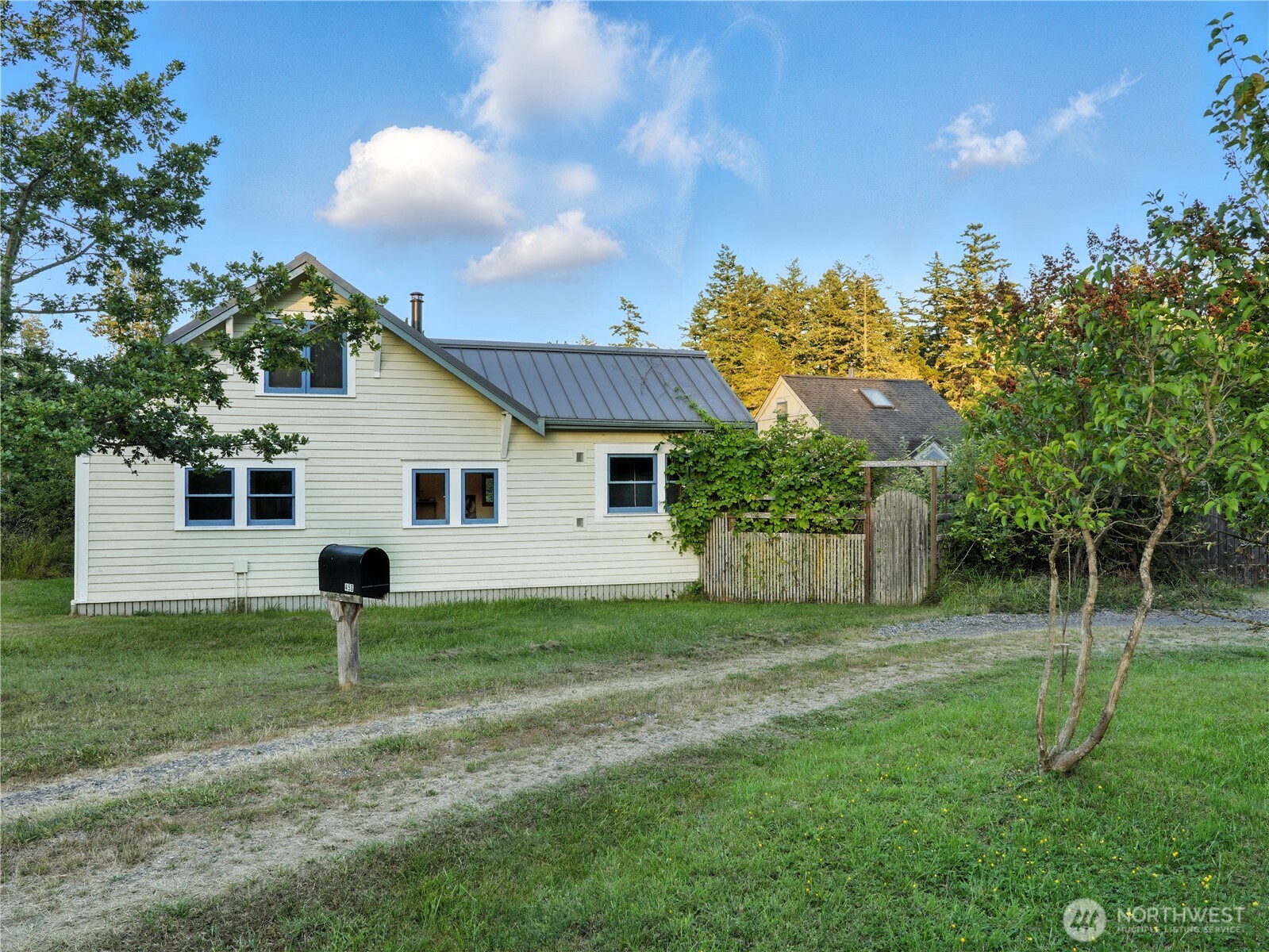 450 Cross Road Lopez Island, WA 98261 - Photo 4 of 40