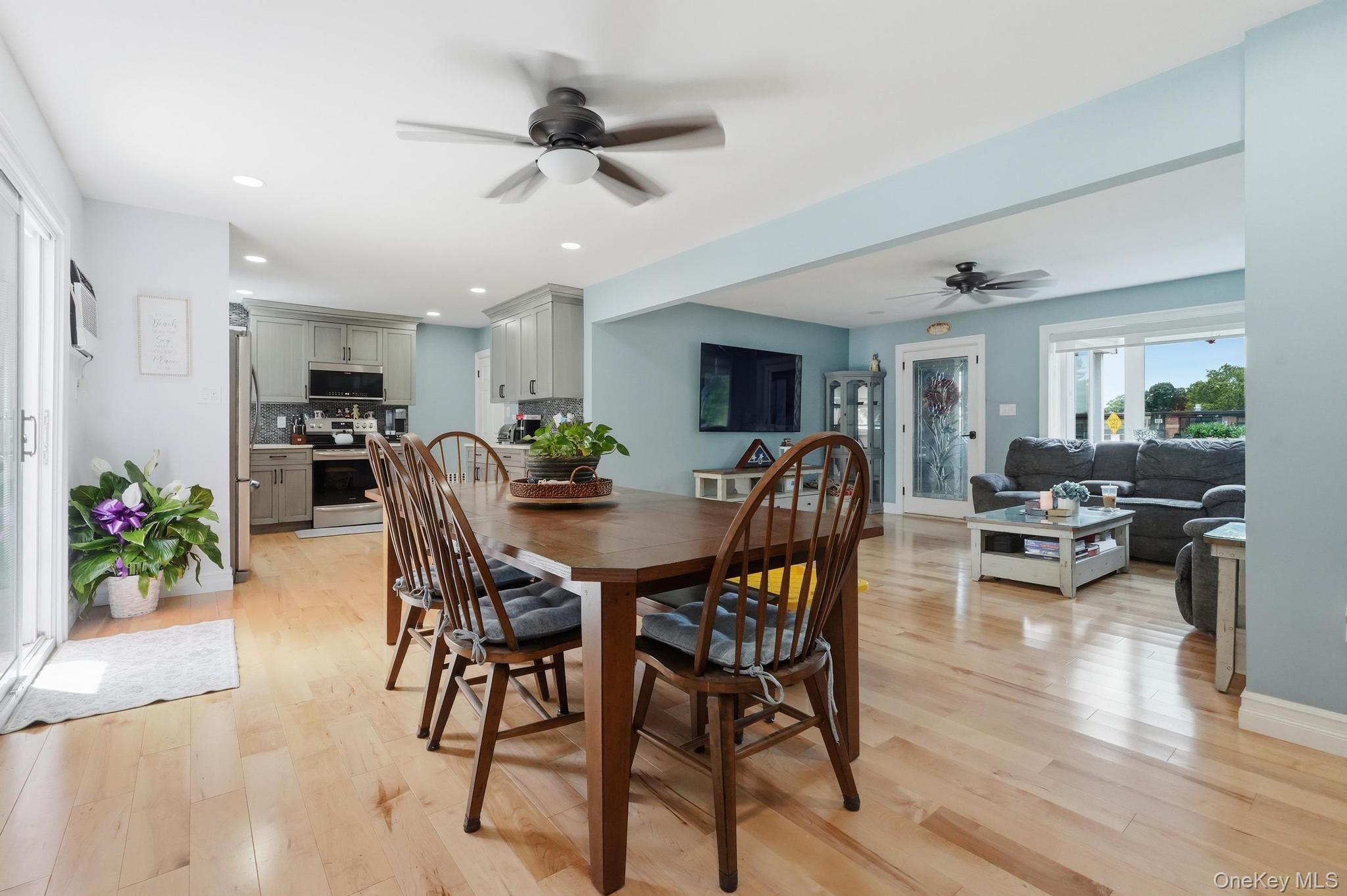 841 Willow Road Franklin Square, NY 11010 - Photo 11 of 27