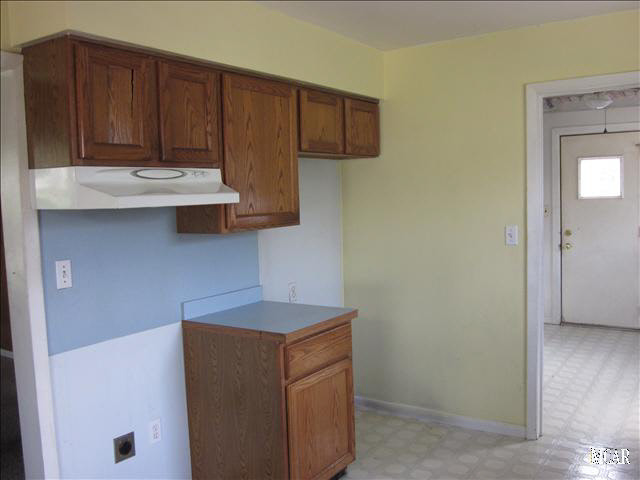2110 Spaulding Road Monroe, MI 48162 - Photo 7 of 12 20019962-6.JPG