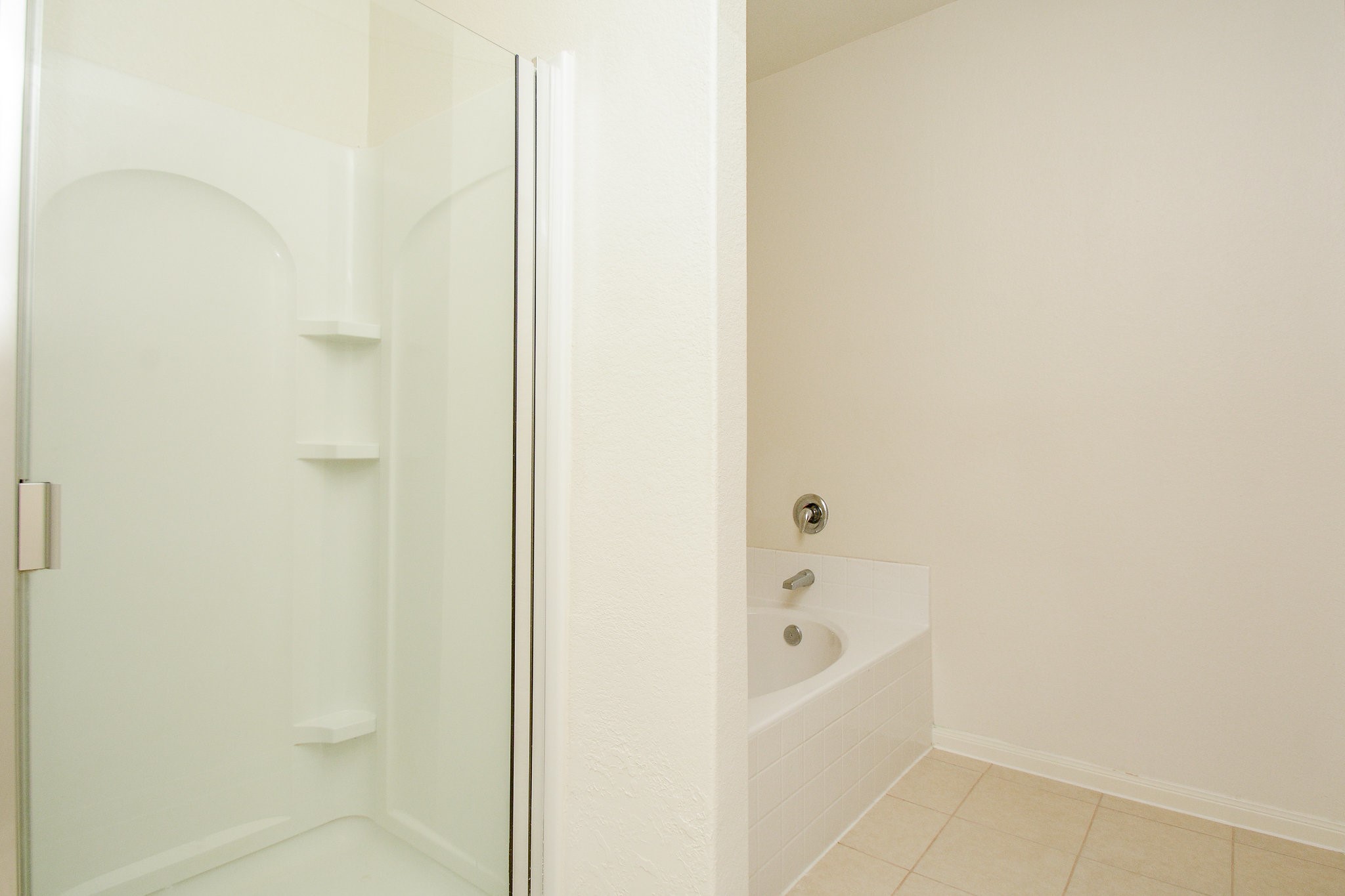 1322 Emerald Stone Drive Rosharon, TX 77583 - Photo 12 of 26 Primary Bathroom