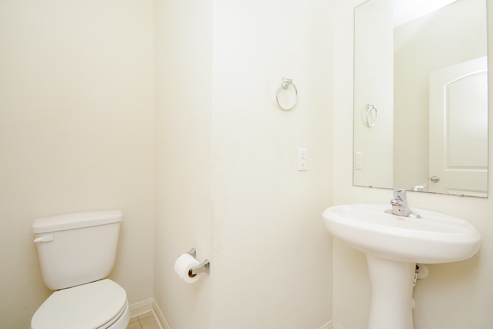 1322 Emerald Stone Drive Rosharon, TX 77583 - Photo 15 of 26 Half Bath 1