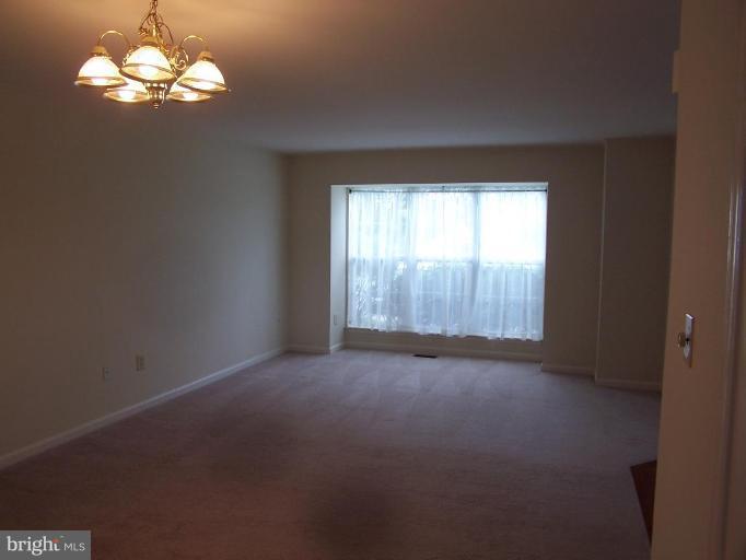 9125 Ridgefield Lane Frederick, MD 21701 - Photo 4 of 30 Living Room