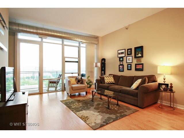 901 West Madison Street, Unit 701 Chicago, IL 60607 - Photo 2 of 13