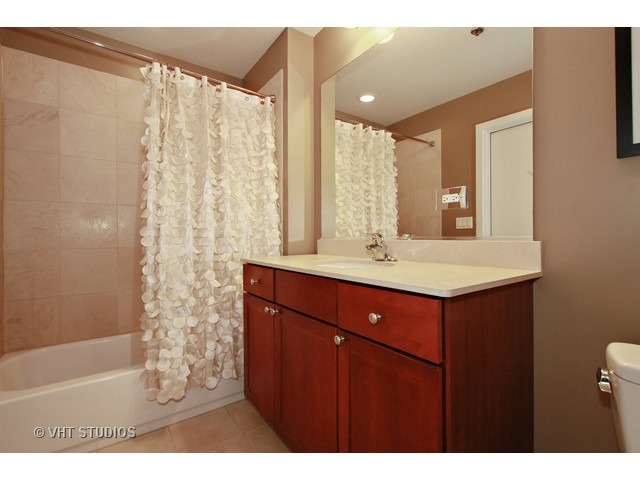 901 West Madison Street, Unit 701 Chicago, IL 60607 - Photo 7 of 13