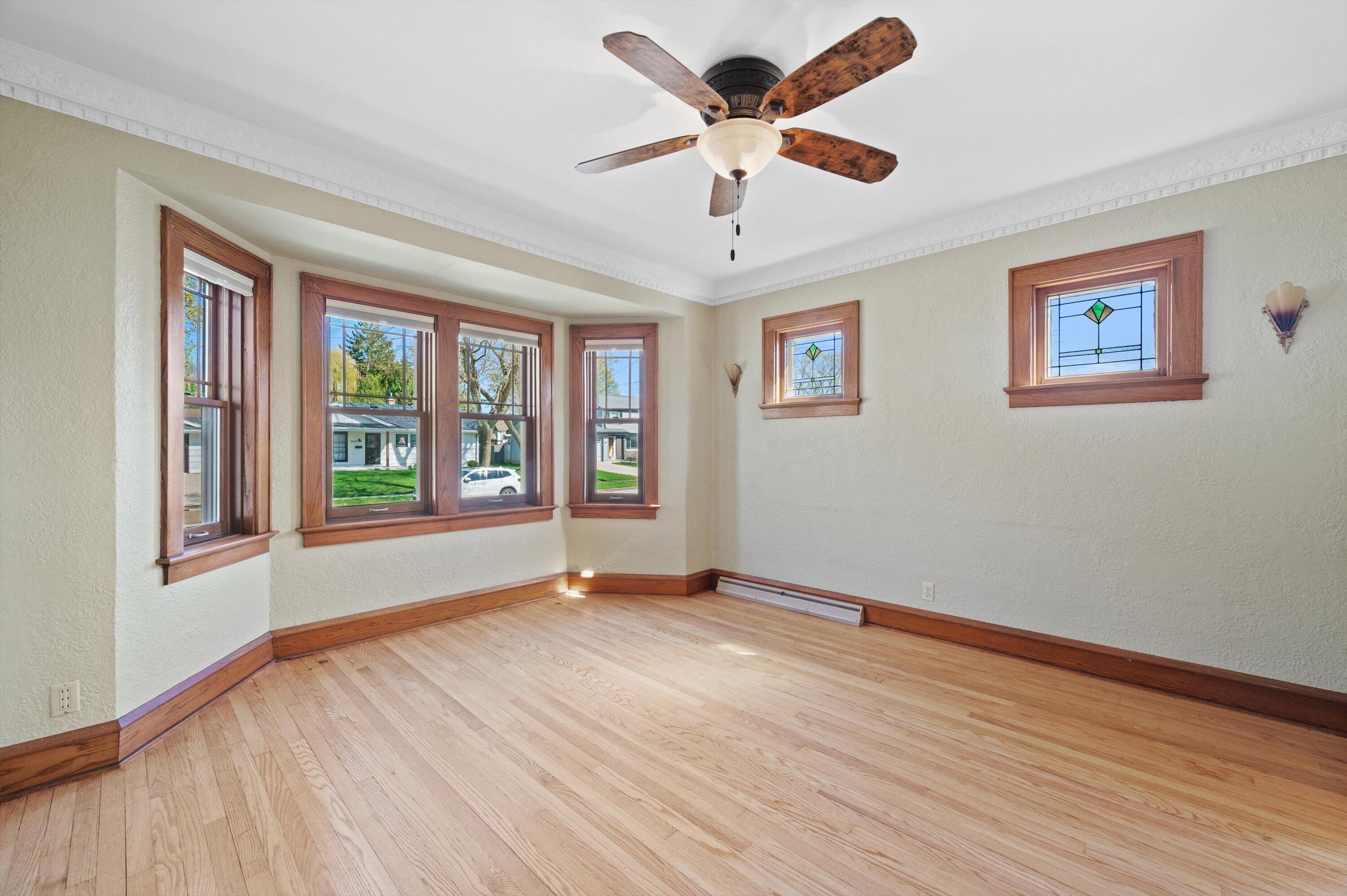 3455 South 96th Street Milwaukee, WI 53227 - Photo 12 of 34 Living Room