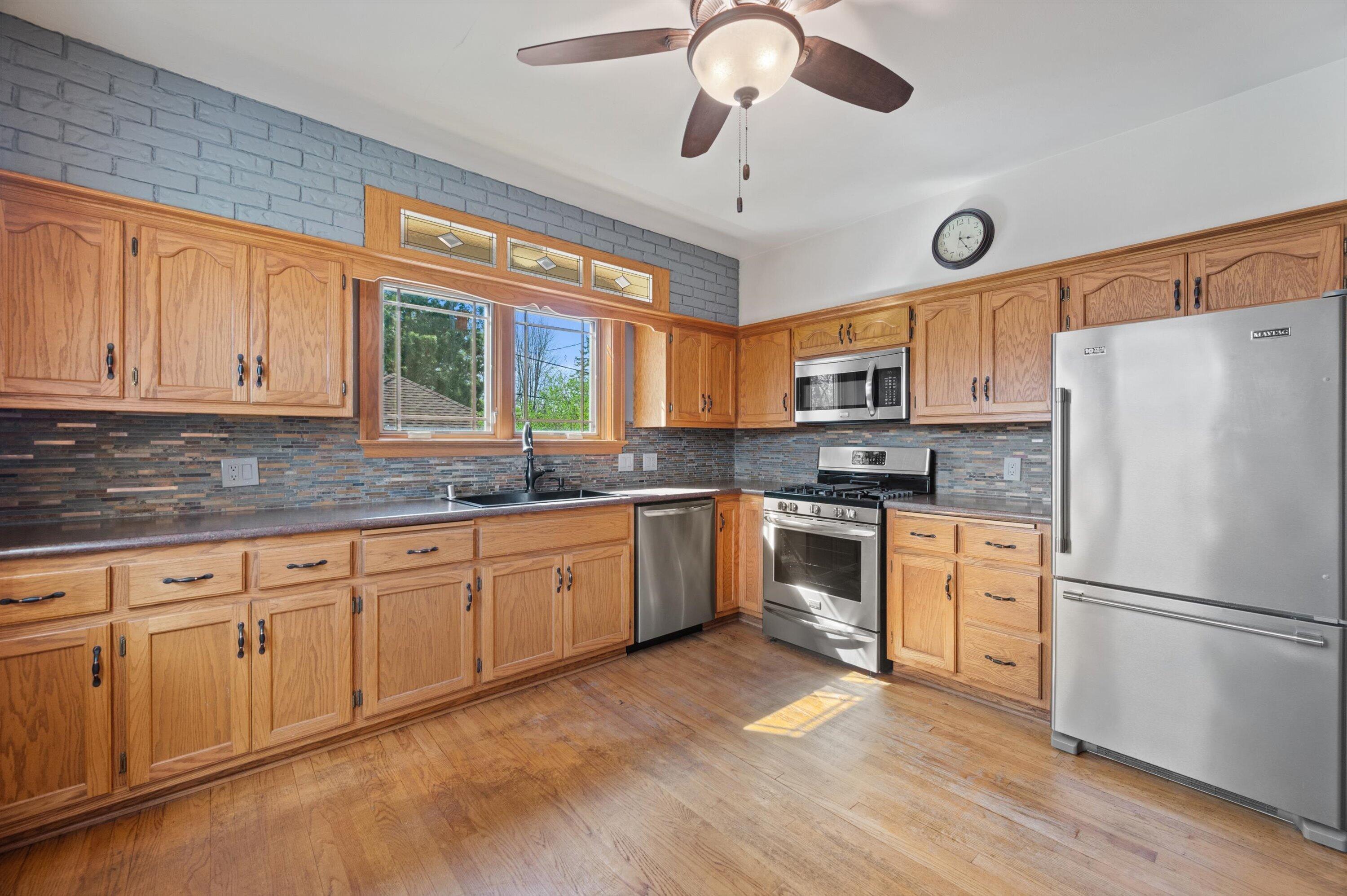 3455 South 96th Street Milwaukee, WI 53227 - Photo 15 of 34 Kitchen