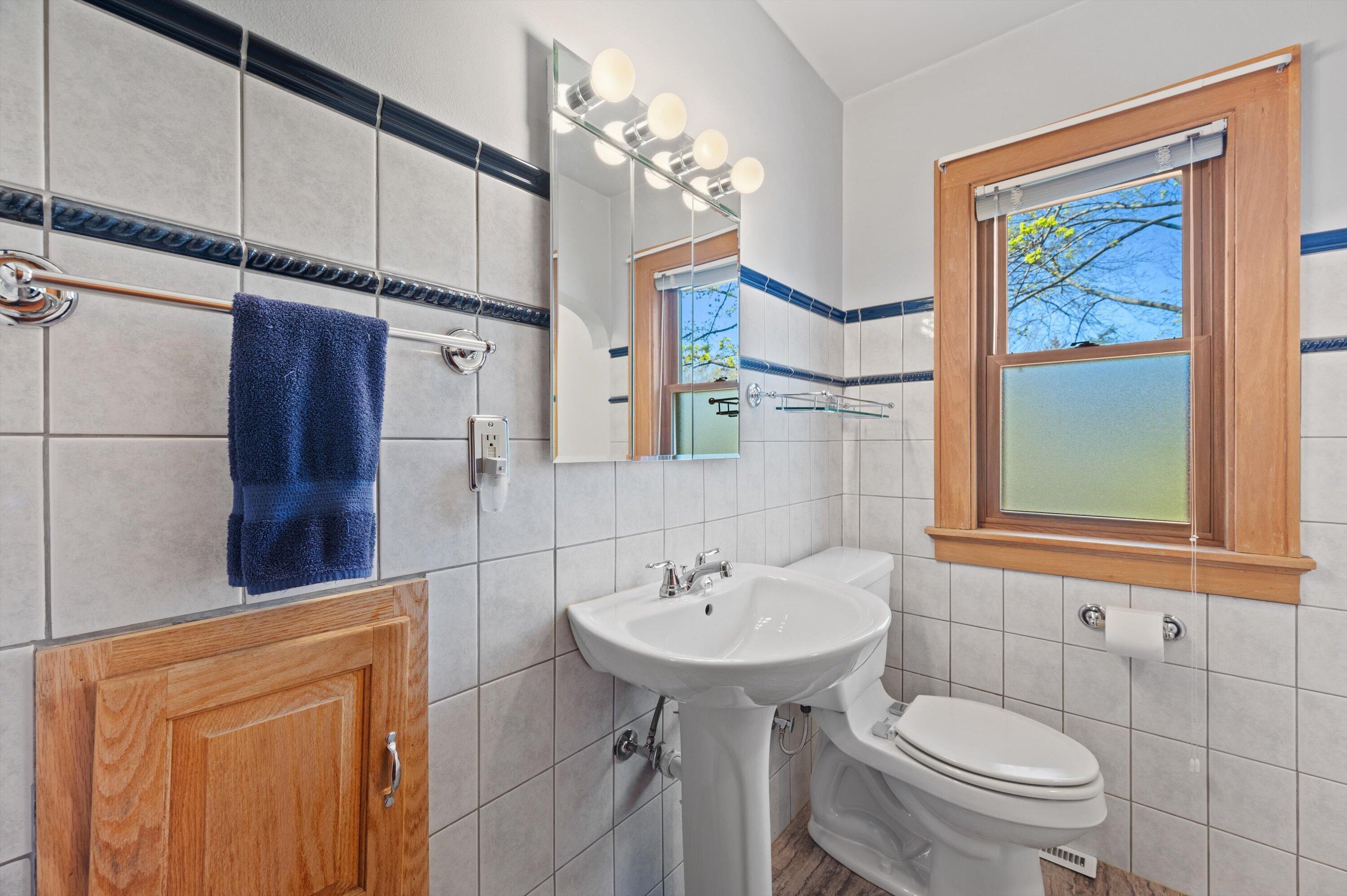 3455 South 96th Street Milwaukee, WI 53227 - Photo 19 of 34 1st Floor Bath