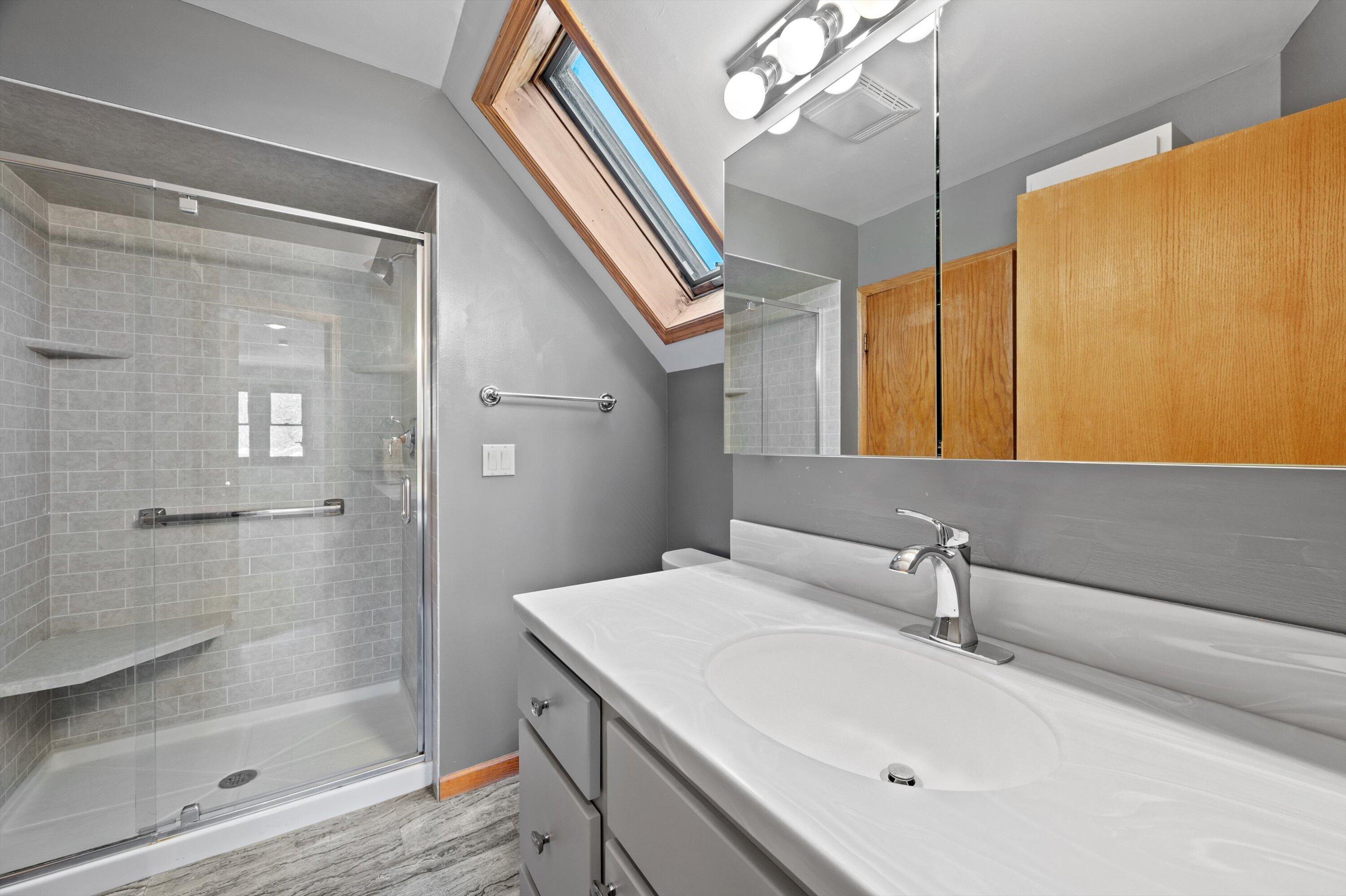 3455 South 96th Street Milwaukee, WI 53227 - Photo 31 of 34 Upper Bath