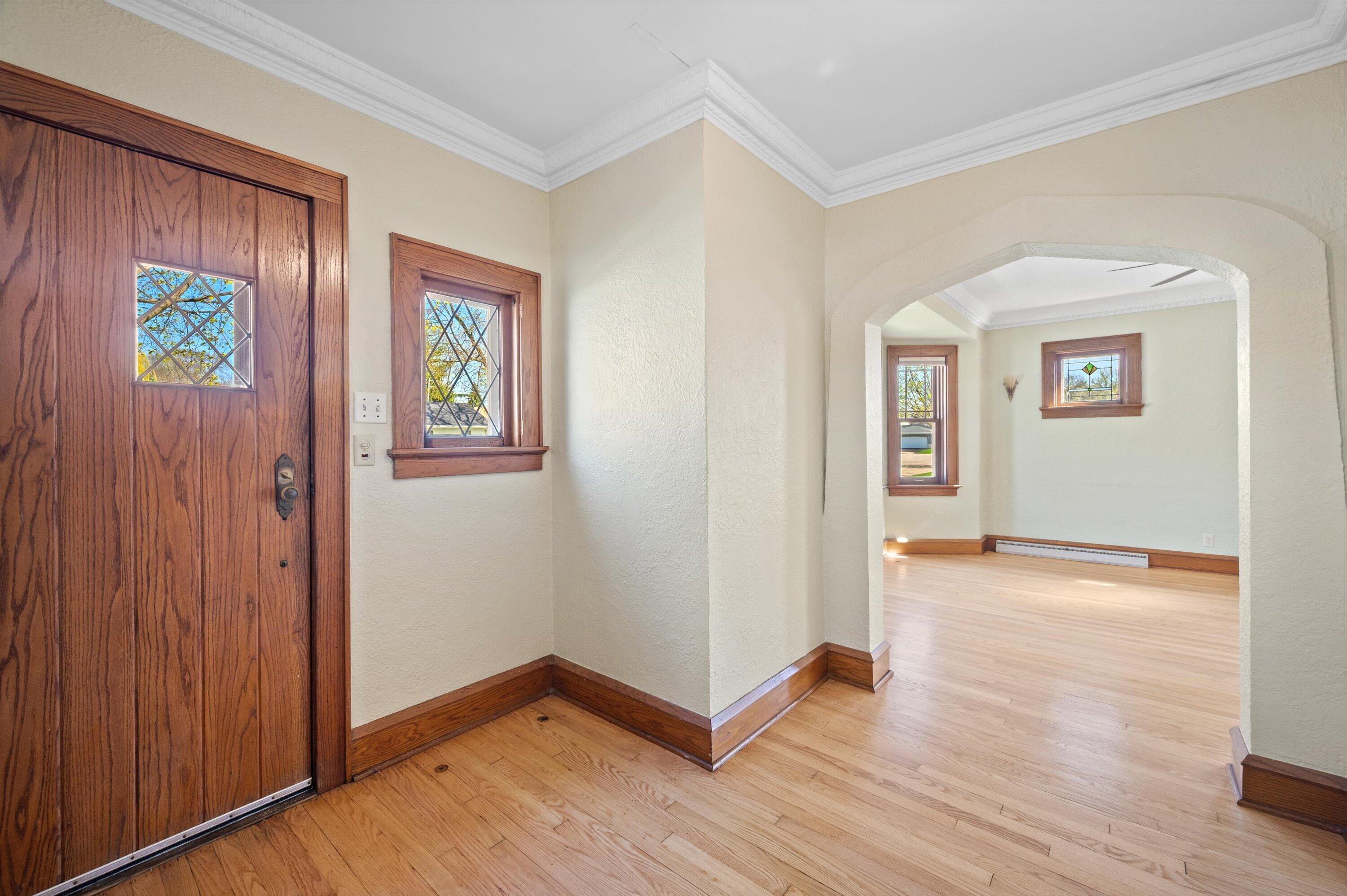 3455 South 96th Street Milwaukee, WI 53227 - Photo 7 of 34 Foyer