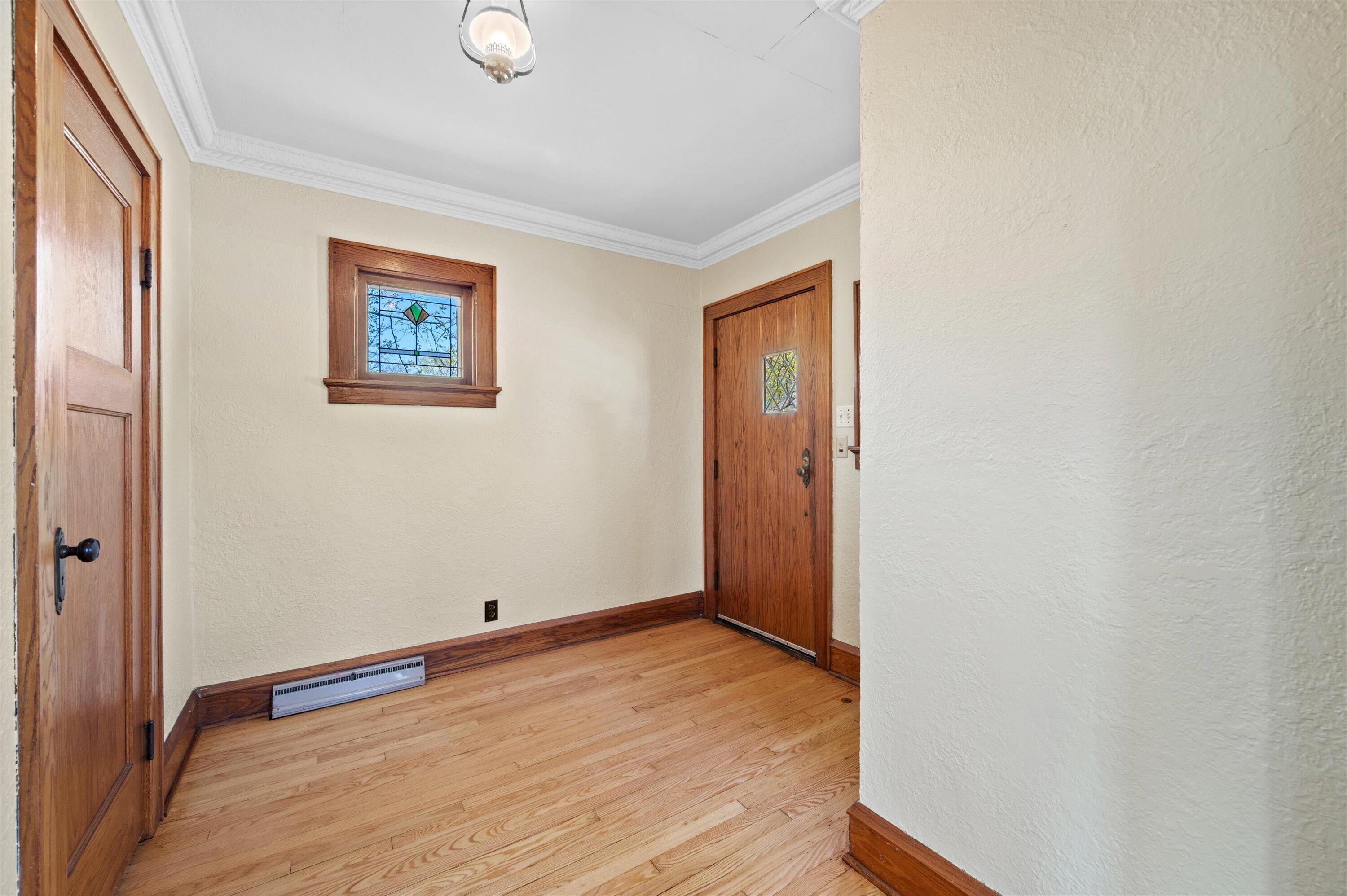 3455 South 96th Street Milwaukee, WI 53227 - Photo 8 of 34 Foyer