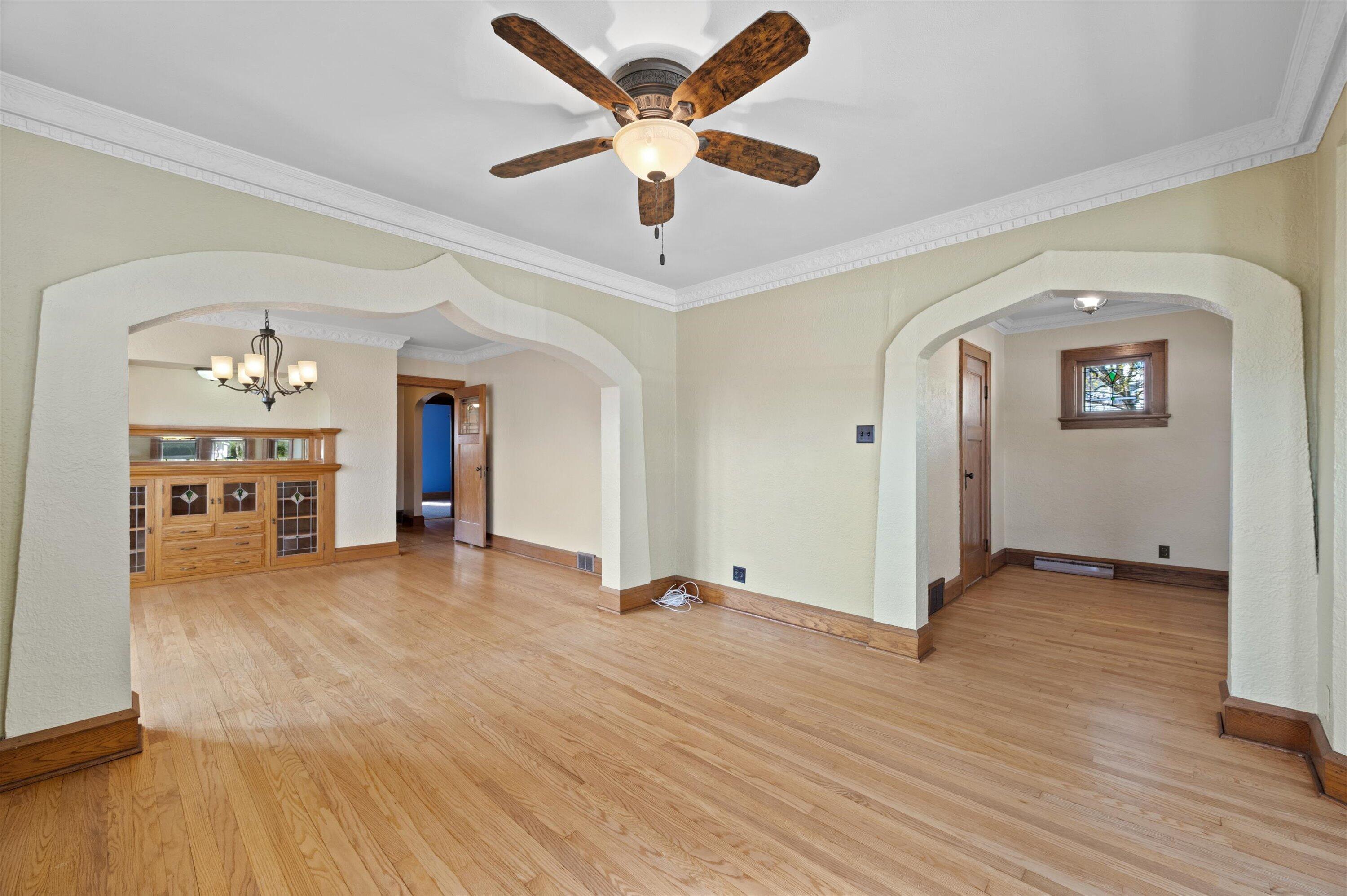 3455 South 96th Street Milwaukee, WI 53227 - Photo 9 of 34 Living Room