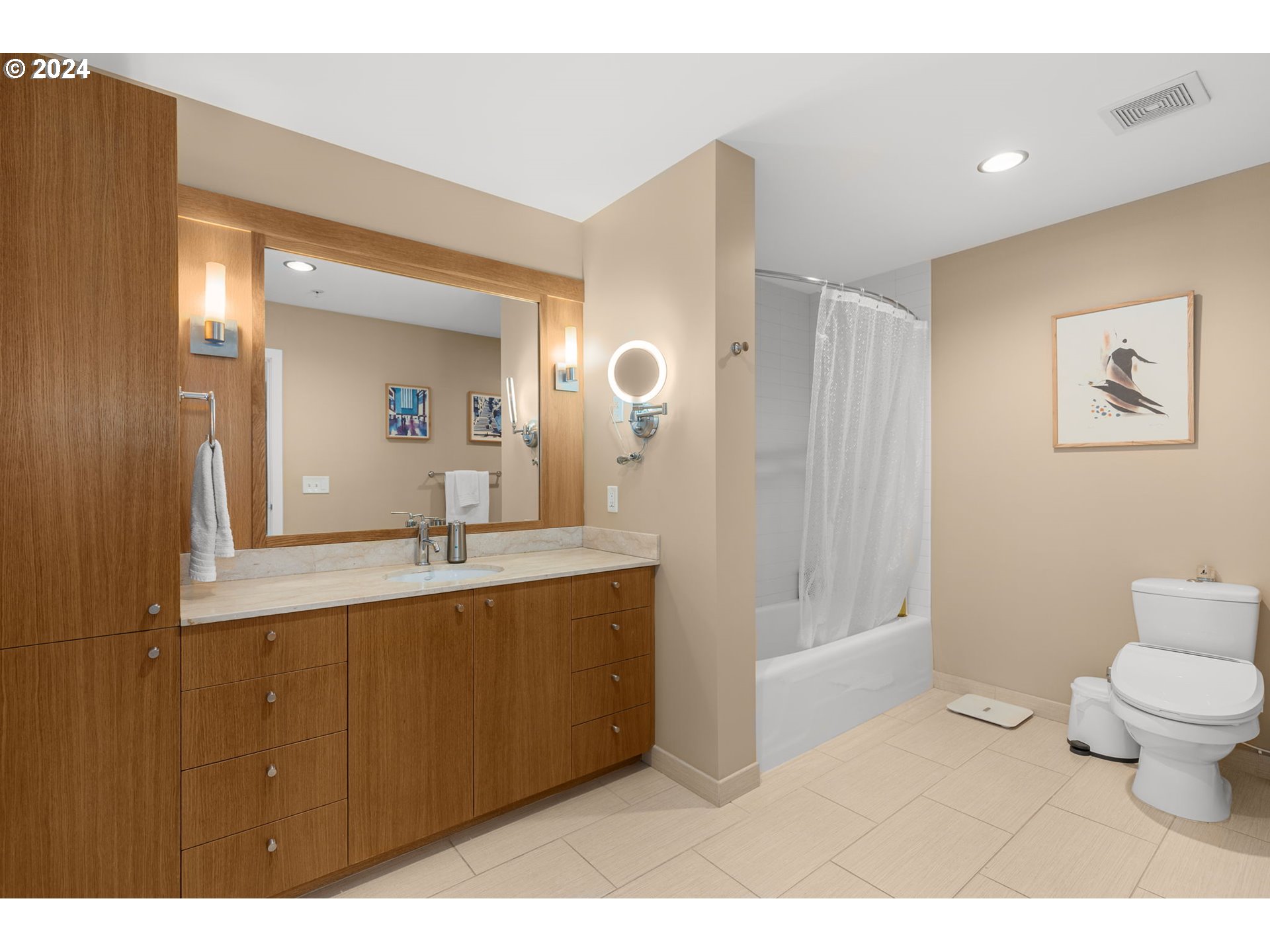 2351 Northwest Westover Road, Unit 805 Portland, OR 97210 - Photo 24 of 32 Bedroom, Primary