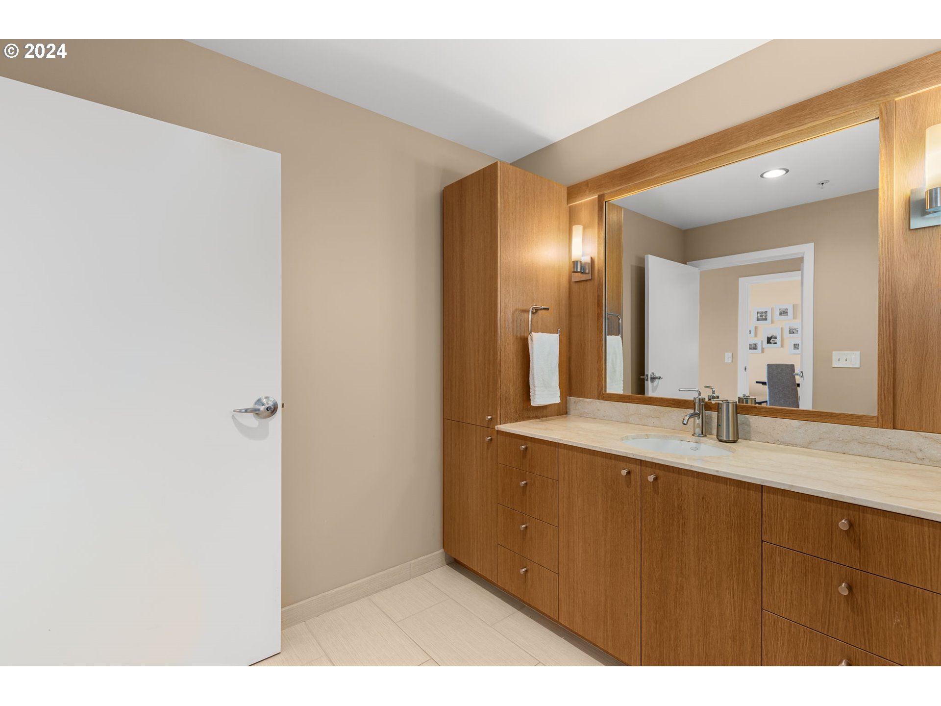 2351 Northwest Westover Road, Unit 805 Portland, OR 97210 - Photo 25 of 32 Bedroom, Primary