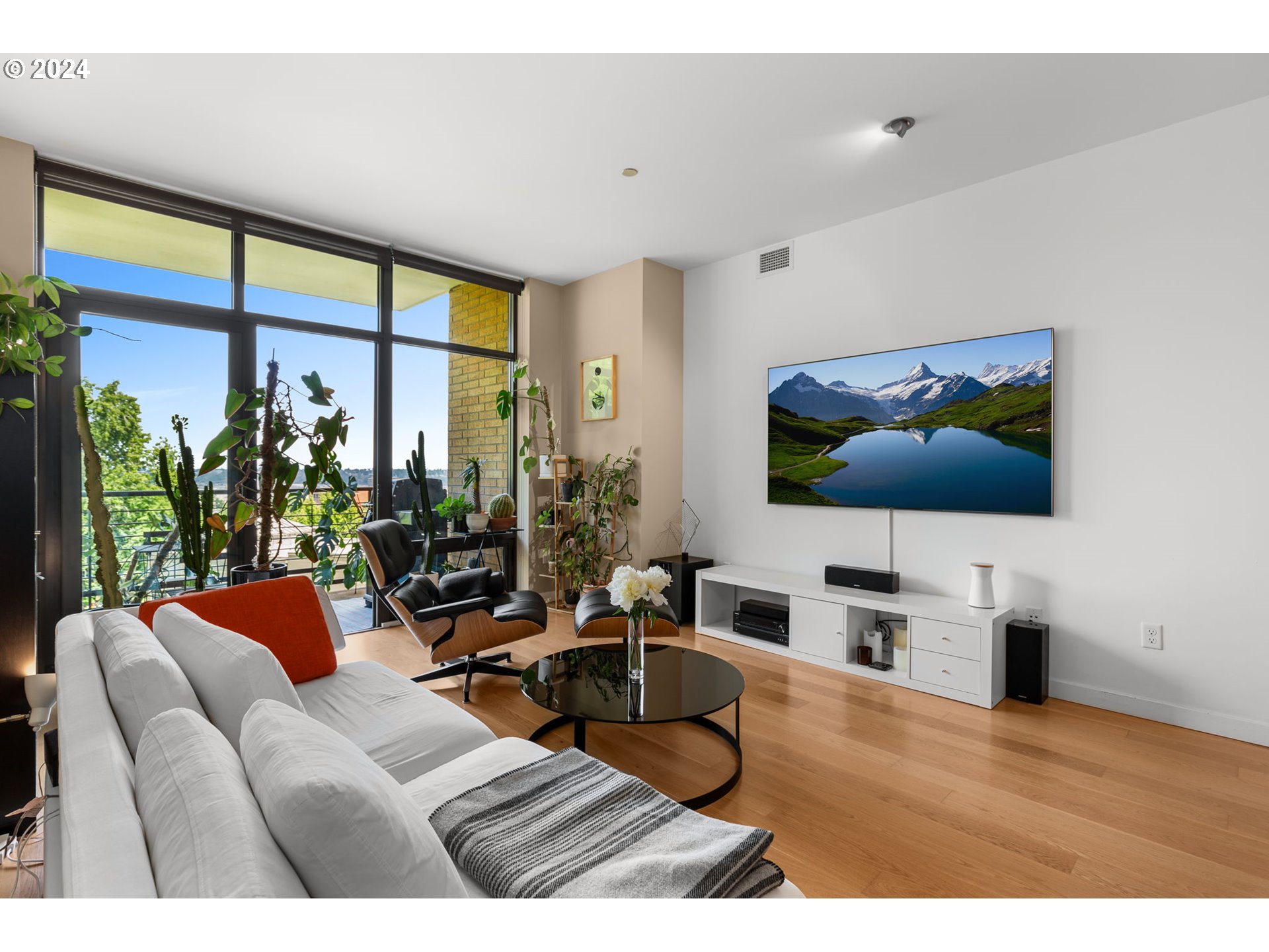 2351 Northwest Westover Road, Unit 805 Portland, OR 97210 - Photo 8 of 32 Gallery Image 8