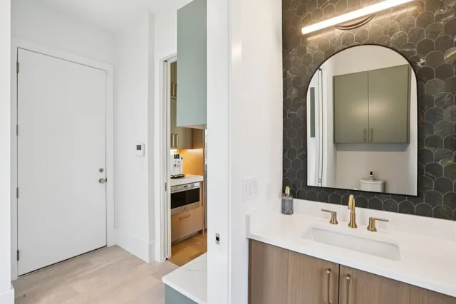 a en suite bathroom with a sink and a mirror