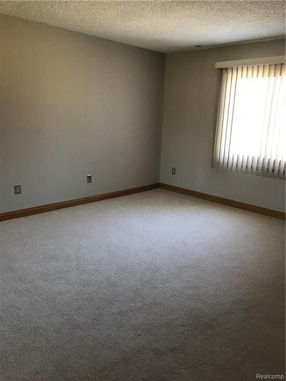 2367 Rochelle Park Drive, Unit 140 Rochester Hills, MI 48309 - Photo 21 of 26 Gallery Image 21
