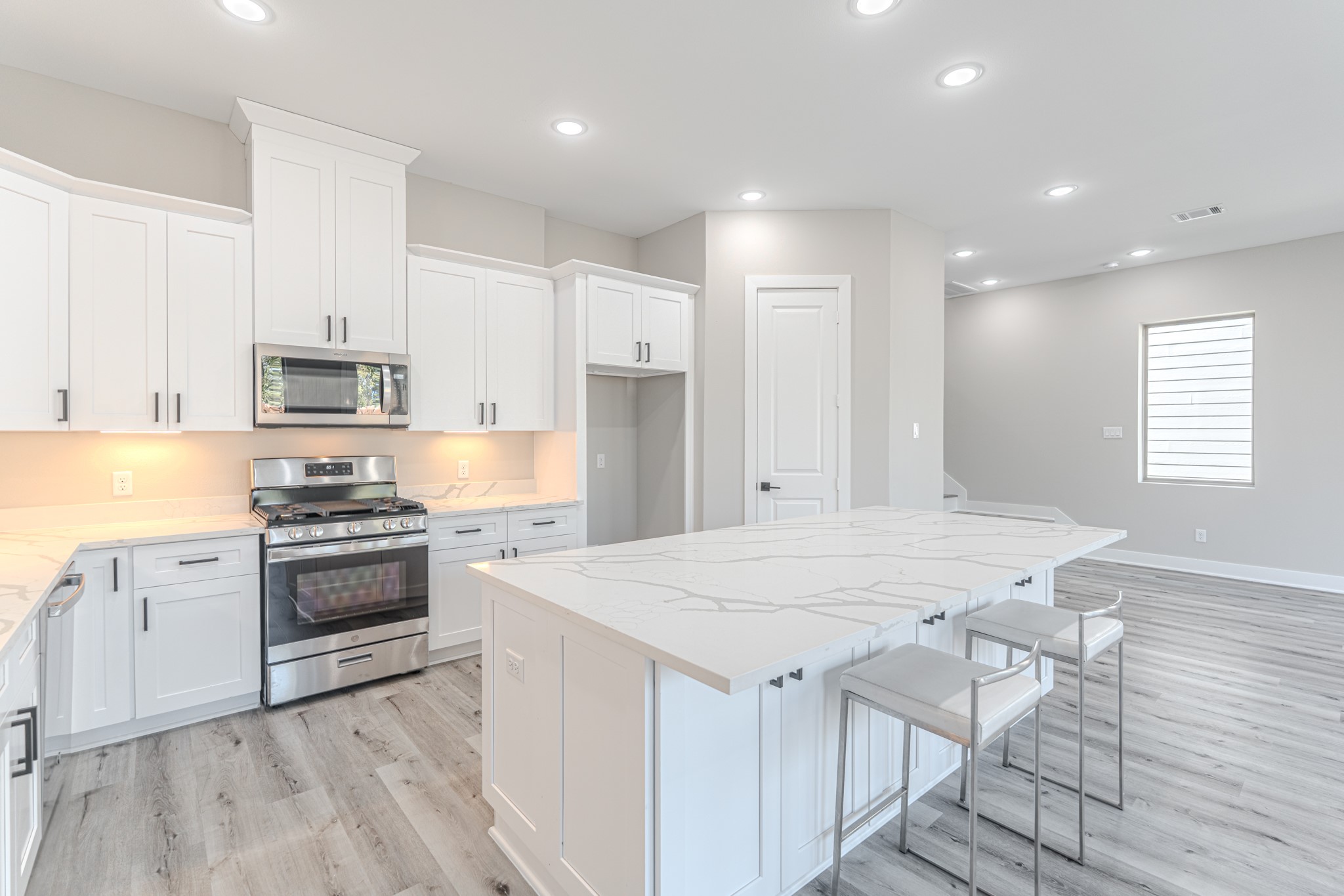 4910 Wunder Way Houston, TX 77069 - Photo 22 of 49 a kitchen with a stove a sink and a refrigerator