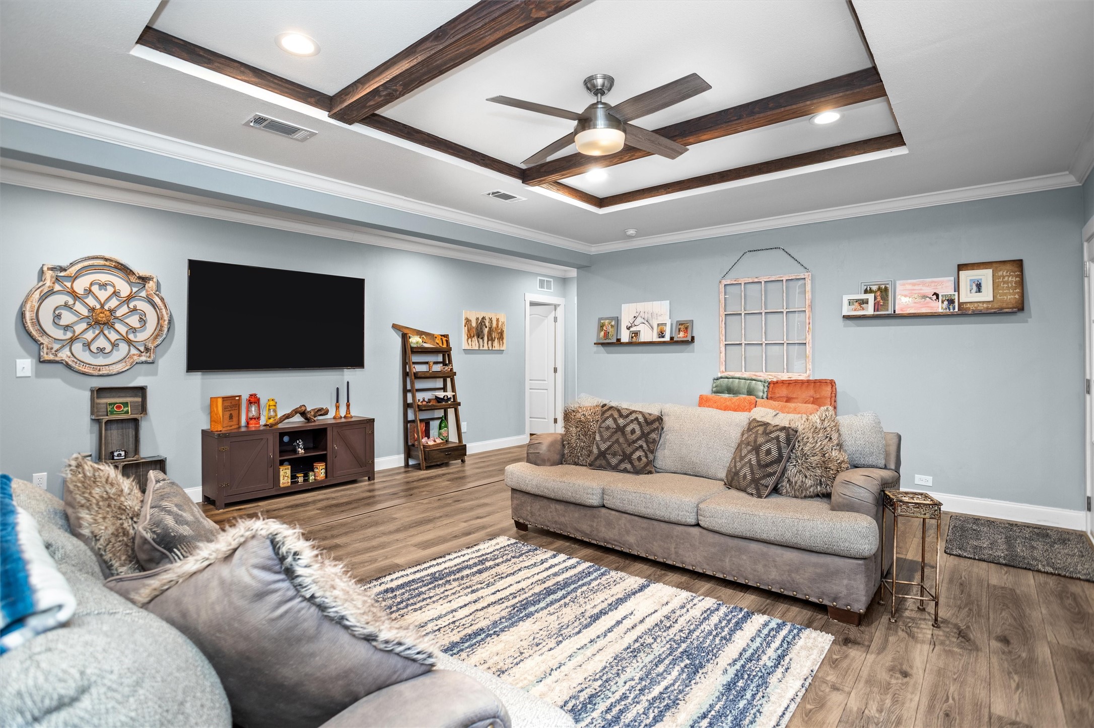 275 County Road 3215 Colmesneil, TX 75938 - Photo 7 of 34 a living room with furniture and a flat screen tv with wooden floor