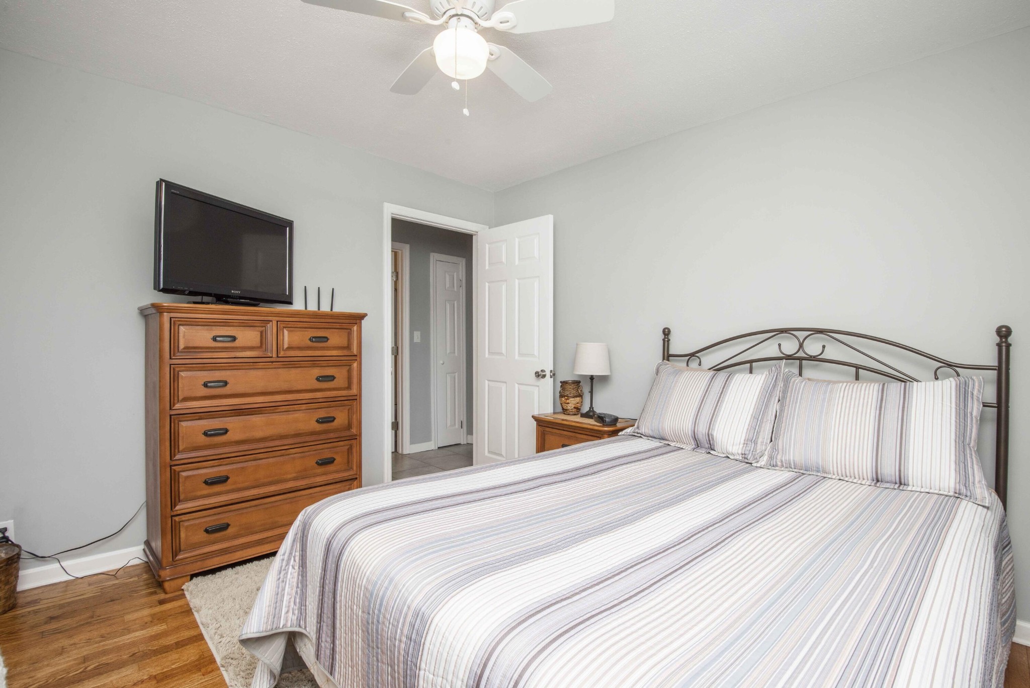 581 Stephens Road Greenback, TN 37742 - Photo 17 of 30 a bedroom with a bed and a television