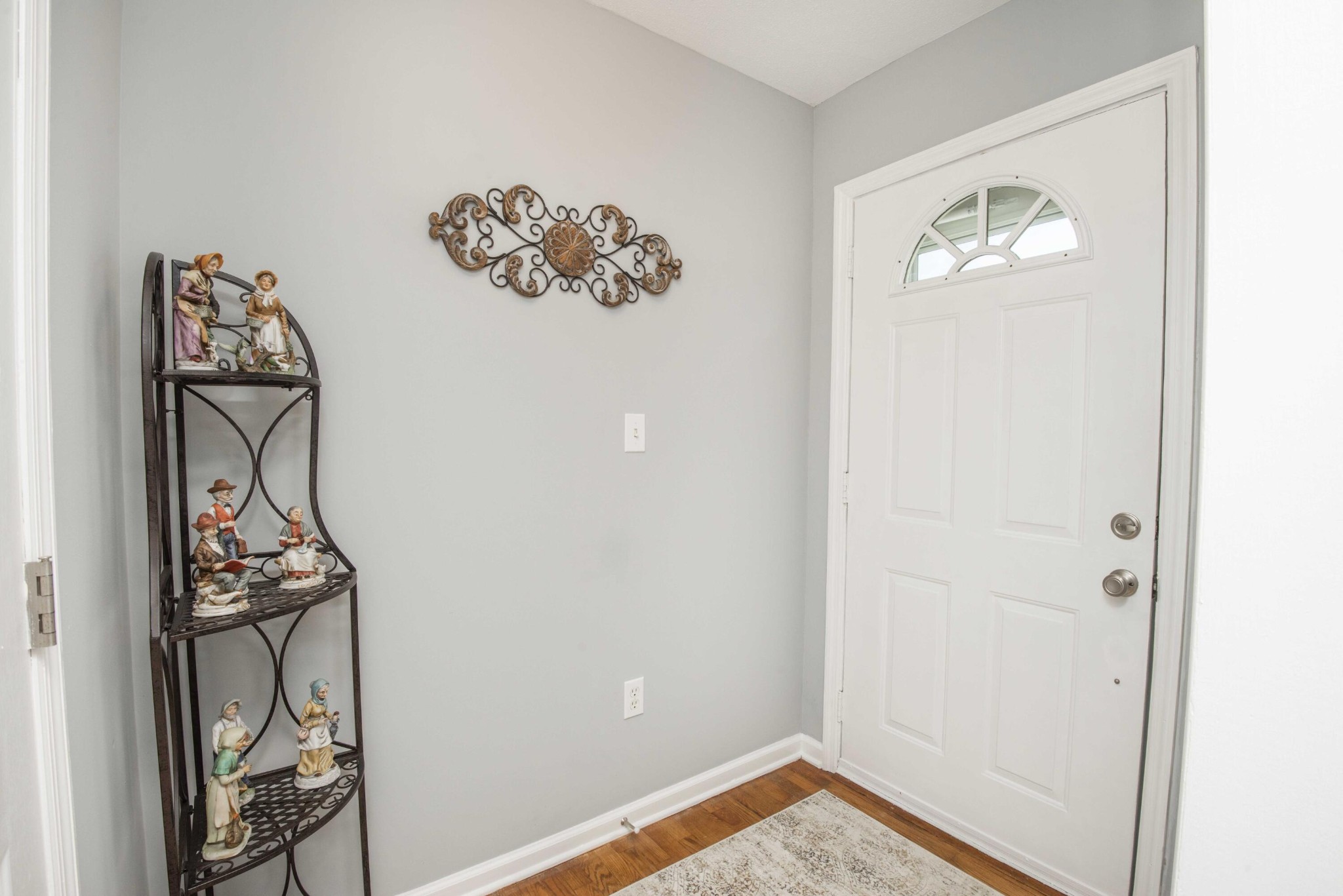 581 Stephens Road Greenback, TN 37742 - Photo 8 of 30 a view of small space with wooden floor
