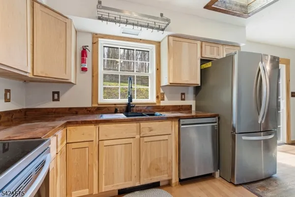 $430,000 | 159 Glenside Trail, Sparta, NJ 07871