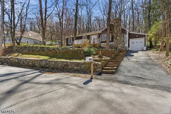 $430,000 | 159 Glenside Trail, Sparta, NJ 07871