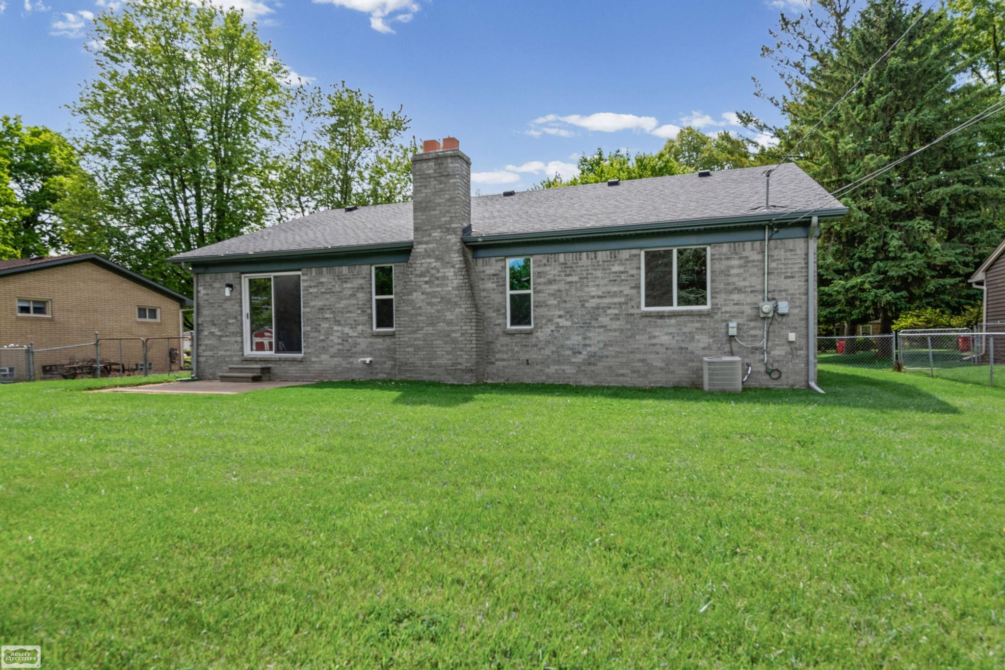 45310 Fairchild Road Macomb, MI 48042 - Photo 29 of 32