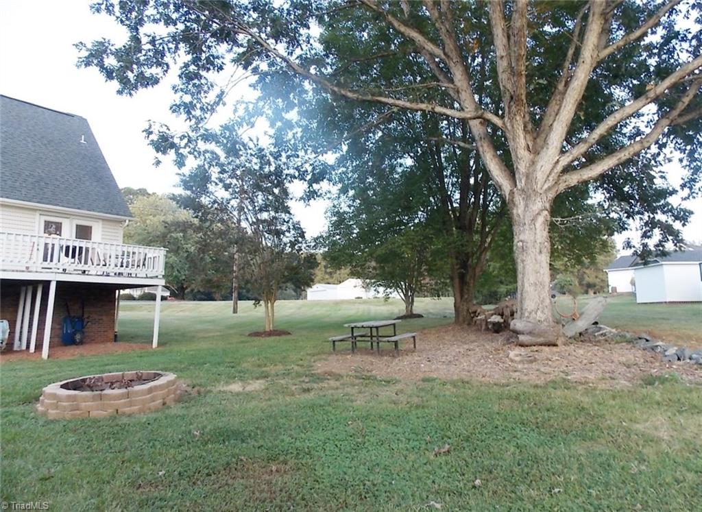 1813 Chestnut Grove Road King, NC 27021 - Photo 4 of 27 Gallery Image 4