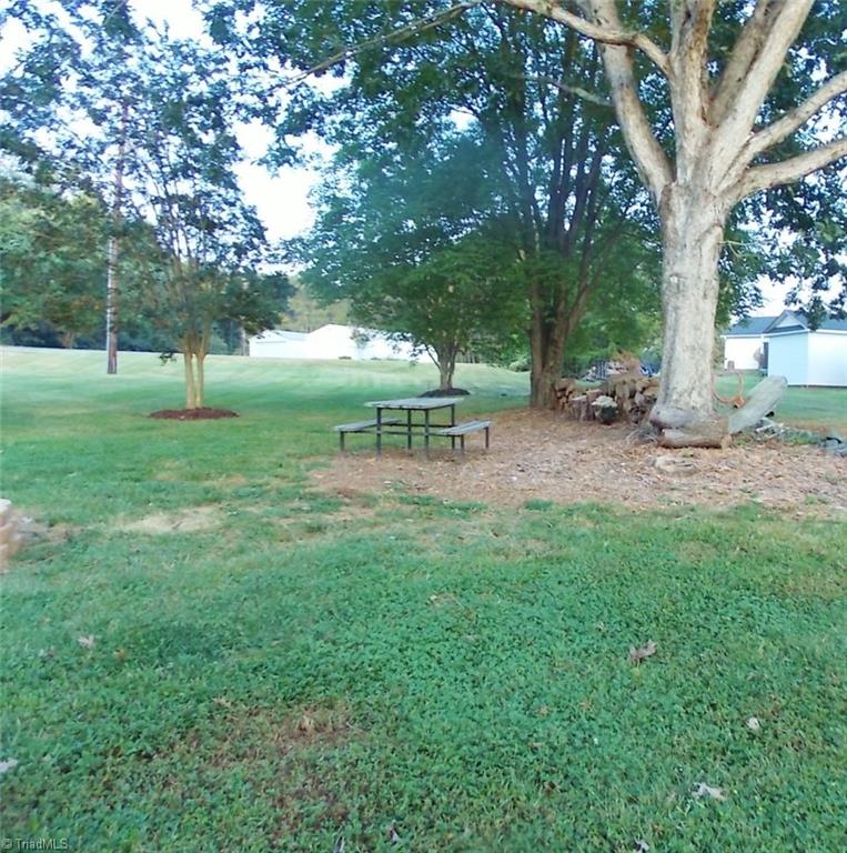 1813 Chestnut Grove Road King, NC 27021 - Photo 10 of 27 Gallery Image 10