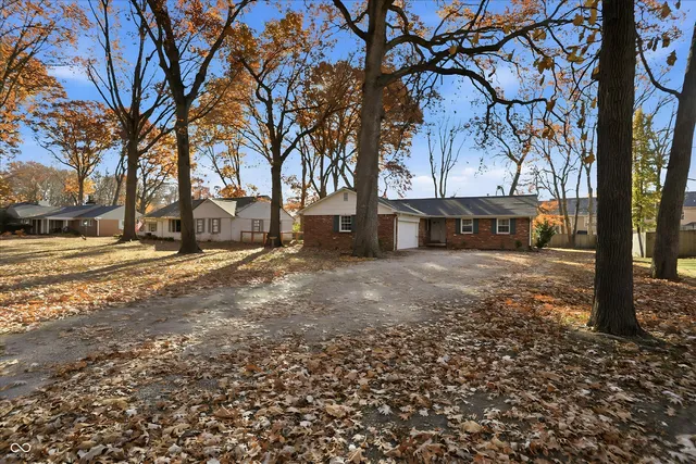 $270,000 | 3329 Melbourne Rd Drive South, Indianapolis, IN 46228