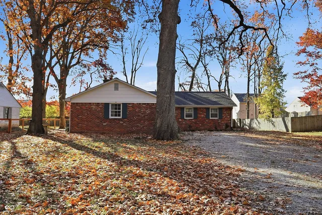 $270,000 | 3329 Melbourne Rd Drive South, Indianapolis, IN 46228
