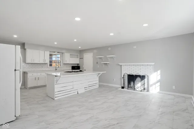 $270,000 | 3329 Melbourne Rd Drive South, Indianapolis, IN 46228