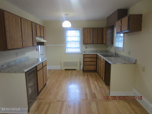 106 Ridgeway Avenue Pittsfield, MA 01201 - Photo 2 of 20 IMG_3392