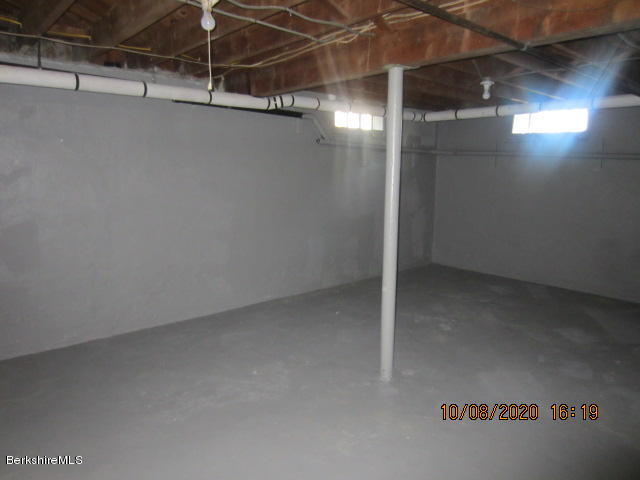 106 Ridgeway Avenue Pittsfield, MA 01201 - Photo 15 of 20 IMG_3405