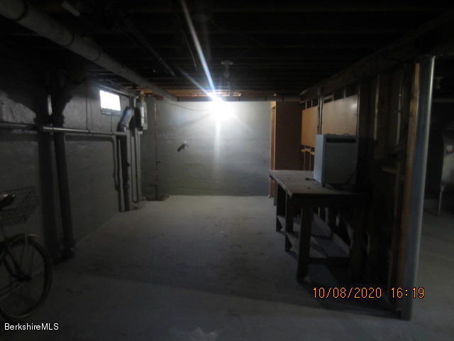 106 Ridgeway Avenue Pittsfield, MA 01201 - Photo 16 of 20 IMG_3406