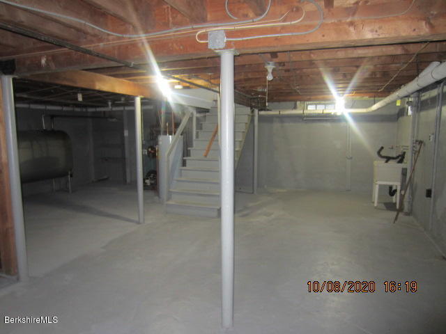 106 Ridgeway Avenue Pittsfield, MA 01201 - Photo 17 of 20 IMG_3407